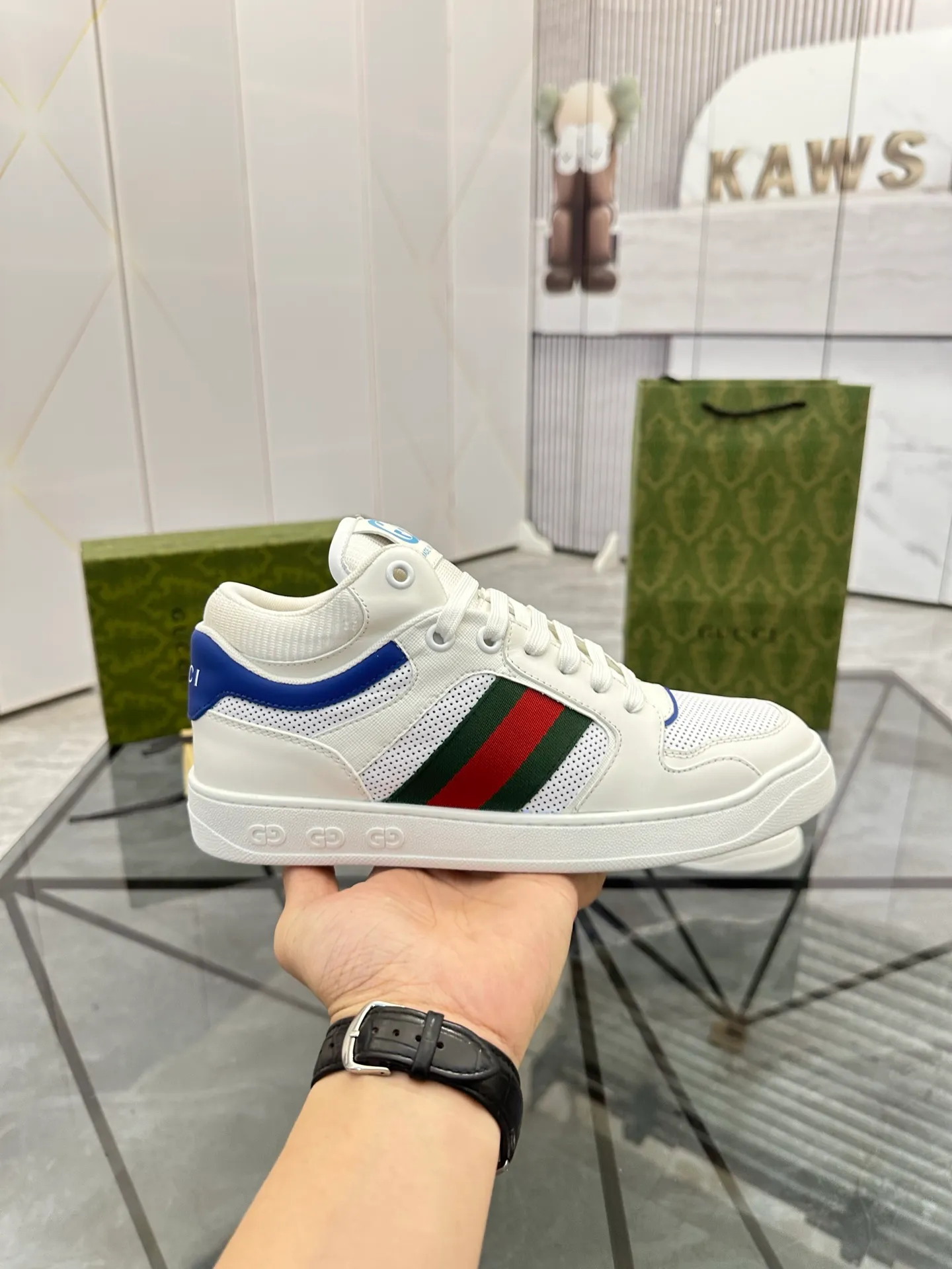 Selling men's shoes 💰: 💰P560¥ Top quality Product trademark: Gucci* "Gucci*" low-top casual shoes Regular size: 38-44 (can be customized to 45.46.) Product material: imported first-layer cowhide leather upper, breathable lining, original outsole. No.: 004